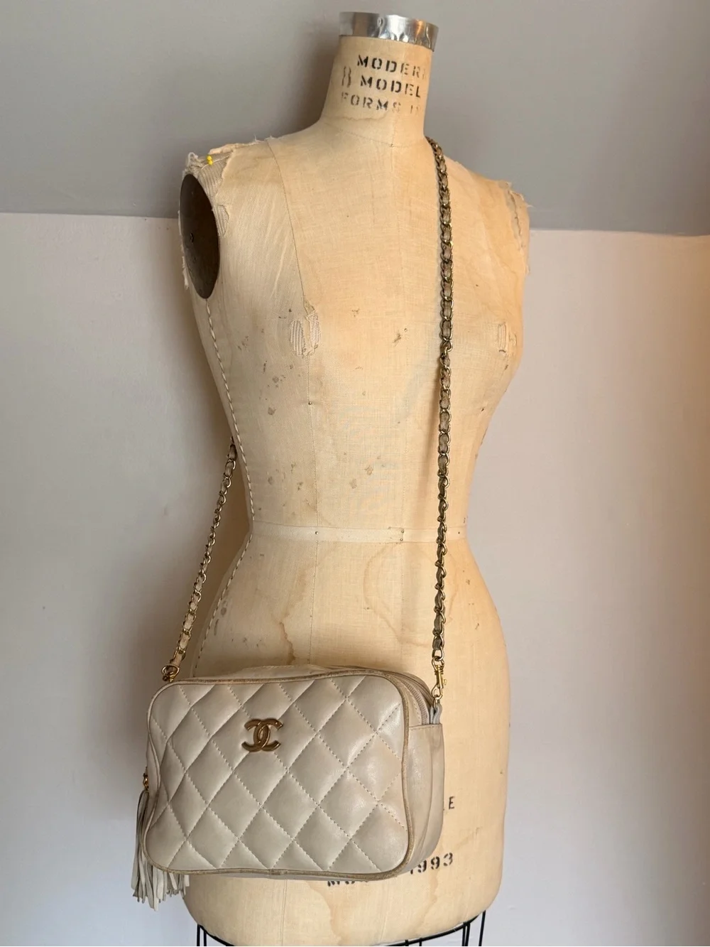 CHANEL Quilted Shoulder Bag in Pearl White with Gold Hardware